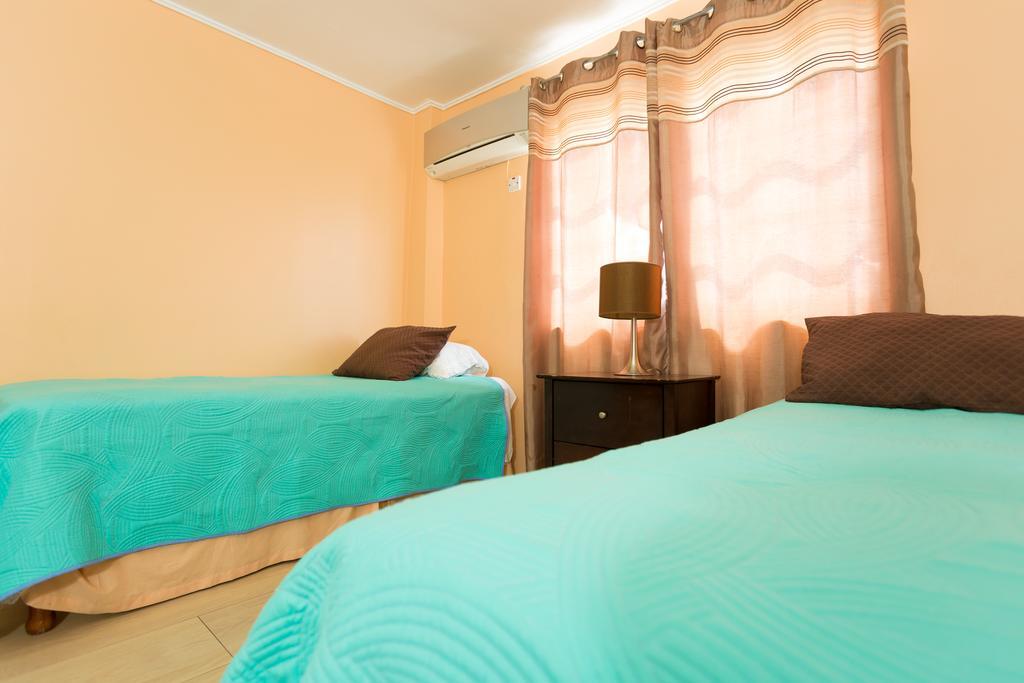 Cozy Accommodations - Dorchester City Line Kingston Buitenkant foto
